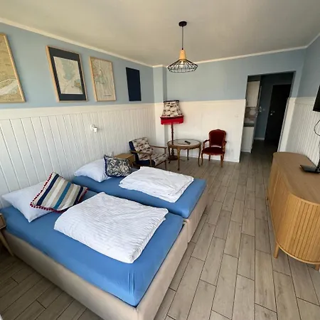 Апартаменты Little White Frog *